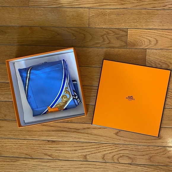 Hermes silk scarf- 36x36 - Picture 2 of 7